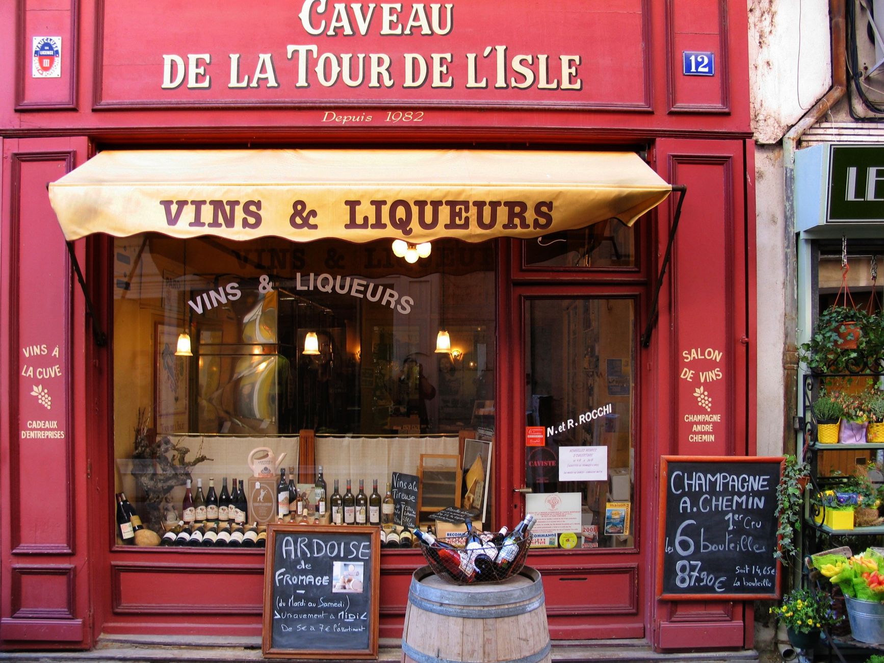 Caviste équipe à La Ciotat